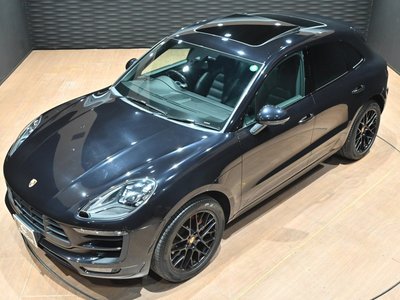 PORSCHE MACAN - 8