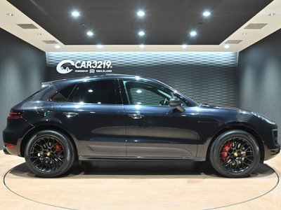 PORSCHE MACAN - 10