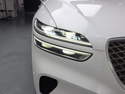 2022 Genesis GV70 photo 9