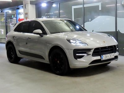 PORSCHE MACAN - 1