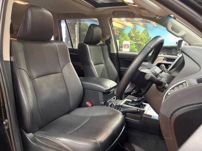 TOYOTA LAND CRUISER PRADO - 8