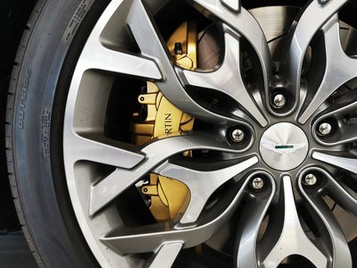 ASTON MARTIN DBX - 9