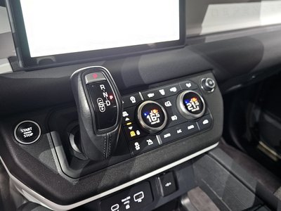 LAND ROVER DEFENDER - 9