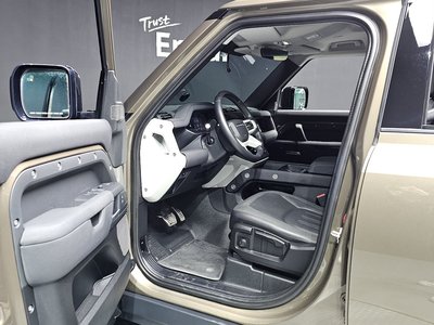 LAND ROVER DEFENDER - 10