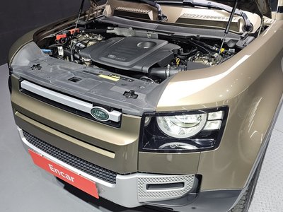 LAND ROVER DEFENDER - 7