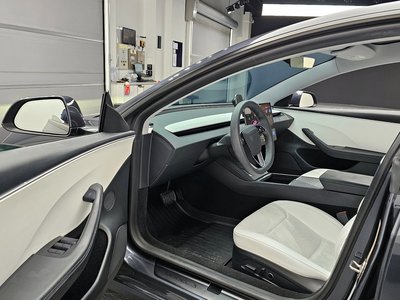 TESLA MODEL 3 - 10