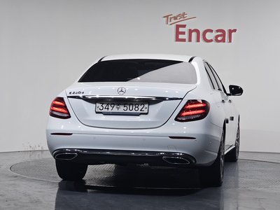 MERCEDES-BENZ E-CLASS - 4