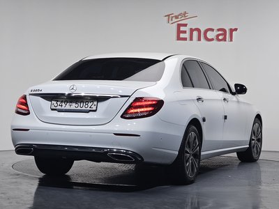 MERCEDES-BENZ E-CLASS - 3