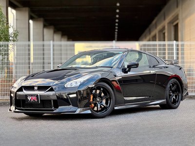 NISSAN GT-R