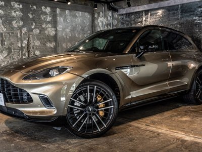 ASTON MARTIN DBX - 8