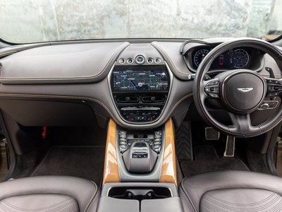 ASTON MARTIN DBX - 2