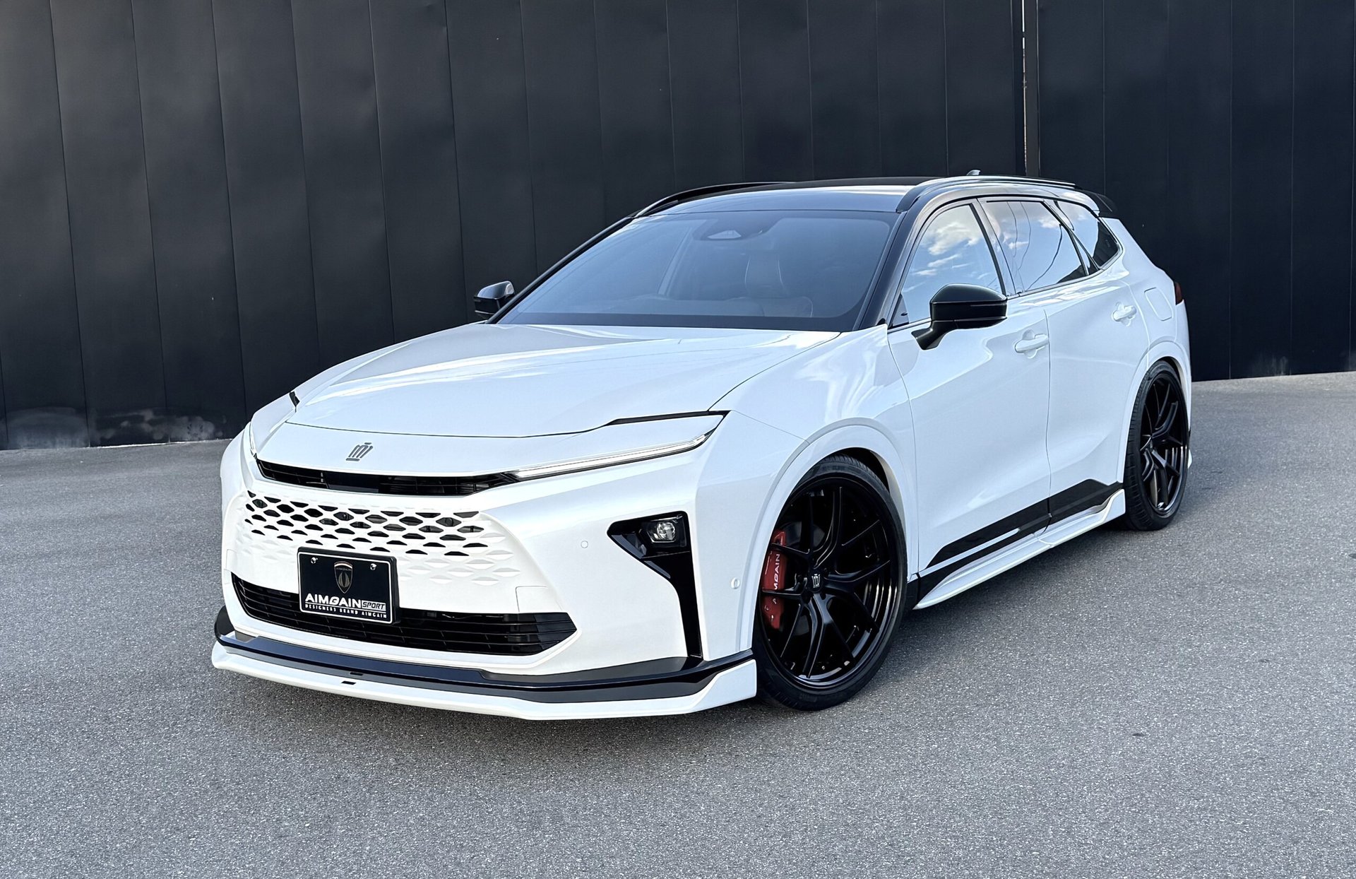 TOYOTA CROWN ESTATE - View 1