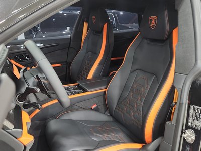 LAMBORGHINI URUS - 10