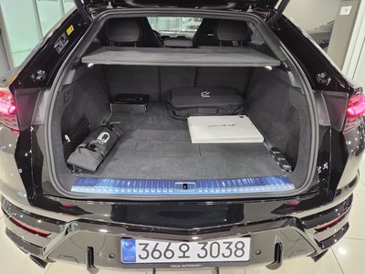 LAMBORGHINI URUS - 8