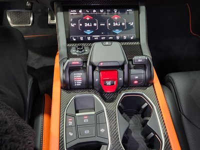 LAMBORGHINI URUS - 7