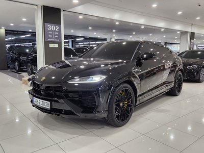 LAMBORGHINI URUS - 1