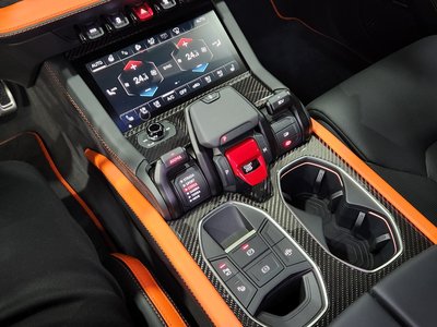 LAMBORGHINI URUS - 9