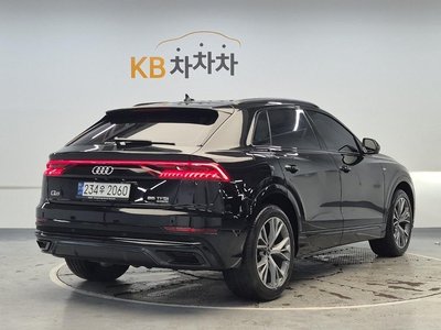 2022 AUDI Q8 照片 2