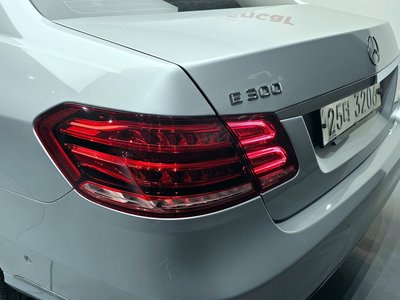 MERCEDES-BENZ E-CLASS - 10