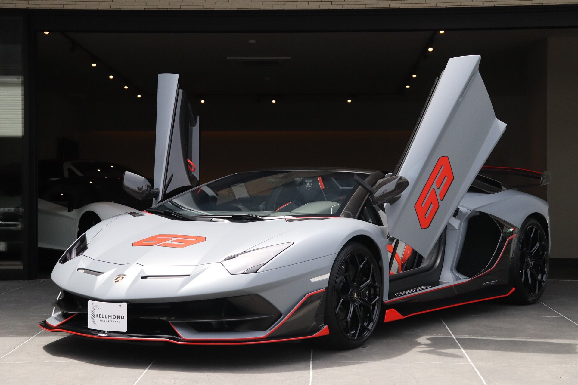 LAMBORGHINI AVENTADOR ROADSTER - View 1