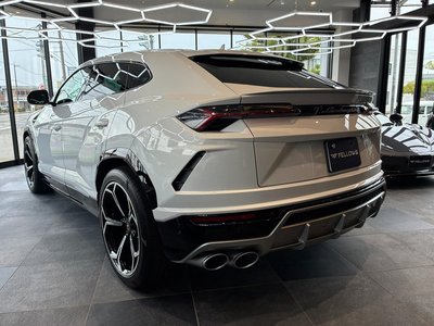 LAMBORGHINI URUS - 6