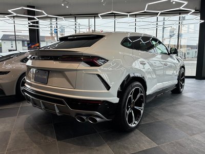 LAMBORGHINI URUS - 4