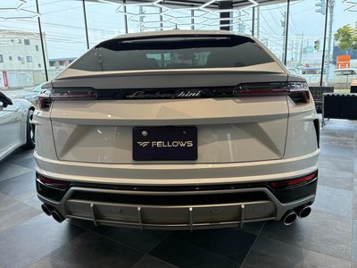 LAMBORGHINI URUS - 5