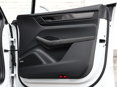 2026 Porsche MACAN thumbnail 49