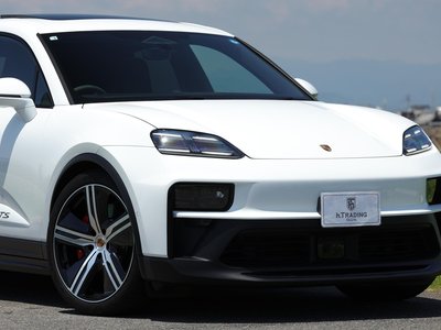 2026 Porsche MACAN thumbnail 18