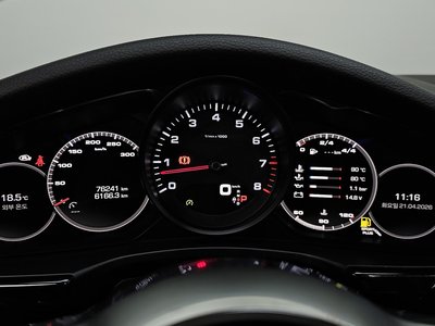 PORSCHE PANAMERA - 8