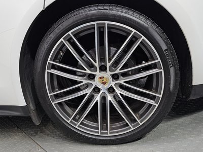 PORSCHE PANAMERA - 8