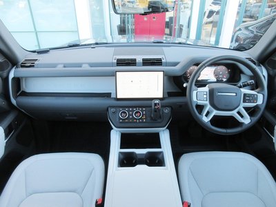 LAND ROVER DEFENDER - 2
