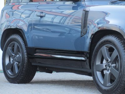 LAND ROVER DEFENDER - 9
