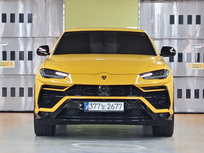 LAMBORGHINI URUS - 4