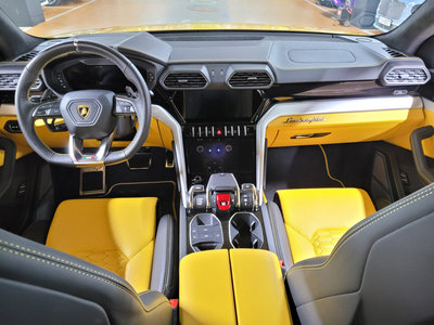 LAMBORGHINI URUS - 5