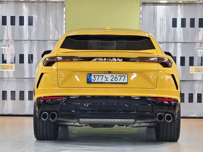 LAMBORGHINI URUS - 3