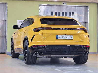 LAMBORGHINI URUS - 6