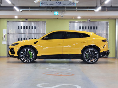 LAMBORGHINI URUS - 2