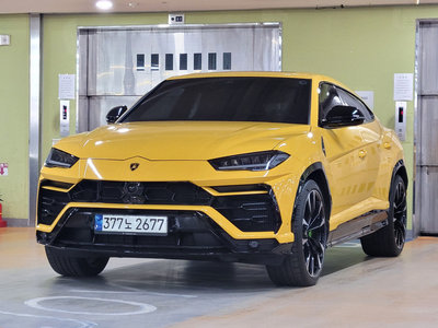 LAMBORGHINI URUS - 1