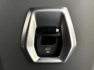 2025 BMW XM — миниатюра 37