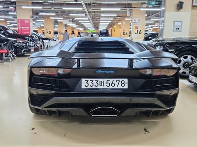 LAMBORGHINI AVENTADOR - 7