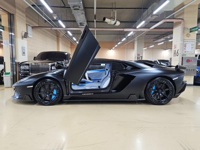 LAMBORGHINI AVENTADOR - 3