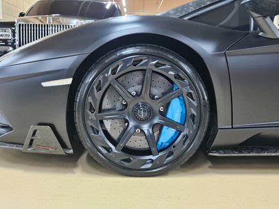 LAMBORGHINI AVENTADOR - 4