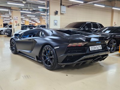 LAMBORGHINI AVENTADOR - 6