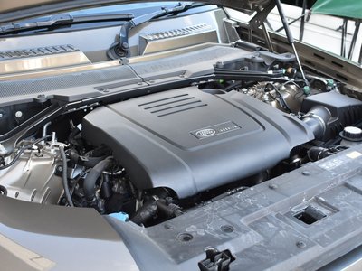 LAND ROVER DEFENDER - 7