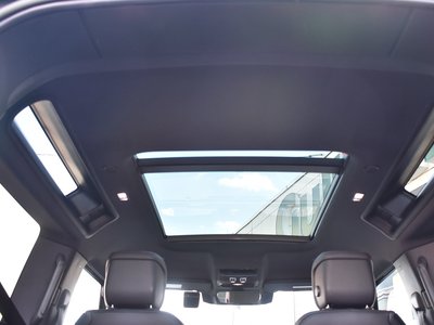 LAND ROVER DEFENDER - 10