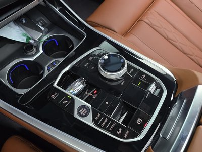 2025 BMW X5 thumbnail 12