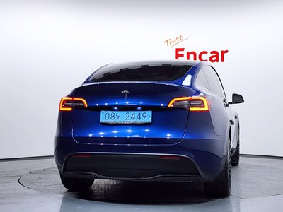 TESLA MODEL Y - 4