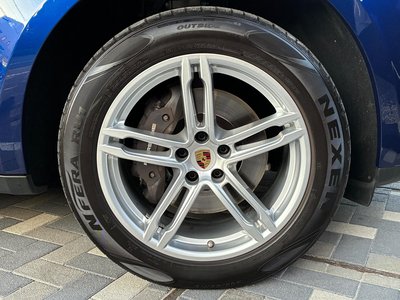PORSCHE MACAN - 9