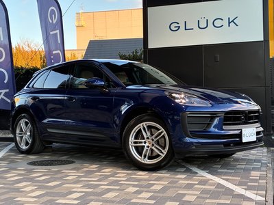 PORSCHE MACAN - 1